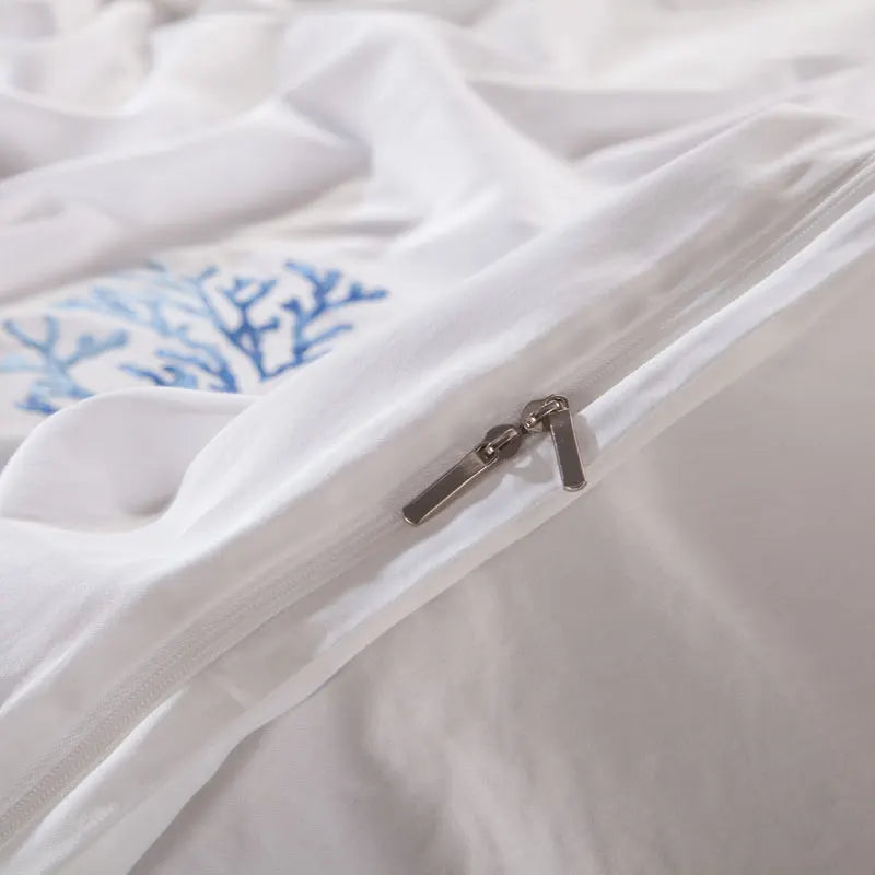 Hidden zipper closure detail on white 600TC Egyptian cotton BLUE CORAL duvet cover – L&B