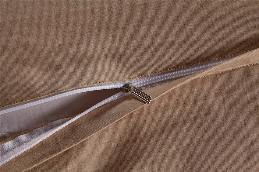 Hidden zipper closure on champagne gold silk and Egyptian cotton duvet cover, SPECTO – L&B