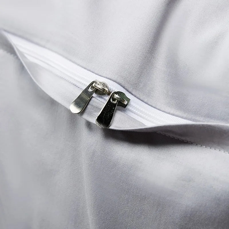Close-up of the concealed zipper closure on the smooth silver-gray Egyptian cotton reverse of the duvet cover – L&B