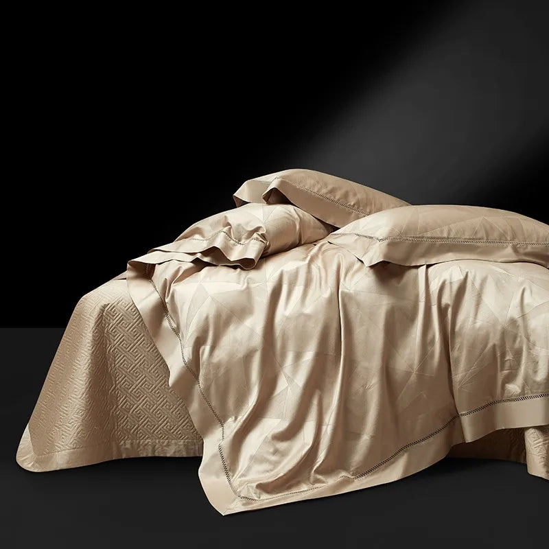Champagne gold luxury bedding set with layered jacquard duvet and quilted bedspread, LUSTRA GOLD – L&B